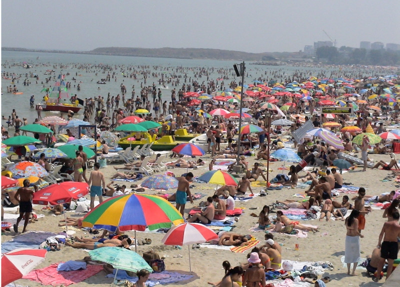 Cel mai profitabil weekend de pe litoral: cei 100.000 de turisti au cheltuit 10 mil. de euro
