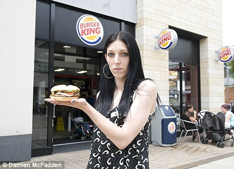 Raspunsul uluitor pe care l-a primit o clienta Burger King, care s-a plans de sandvisul cumparat