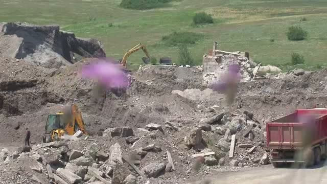 Nu mai avem fabrici si uzine,dar folosim molozul rezultat dupa demolare la constructia de autostrazi