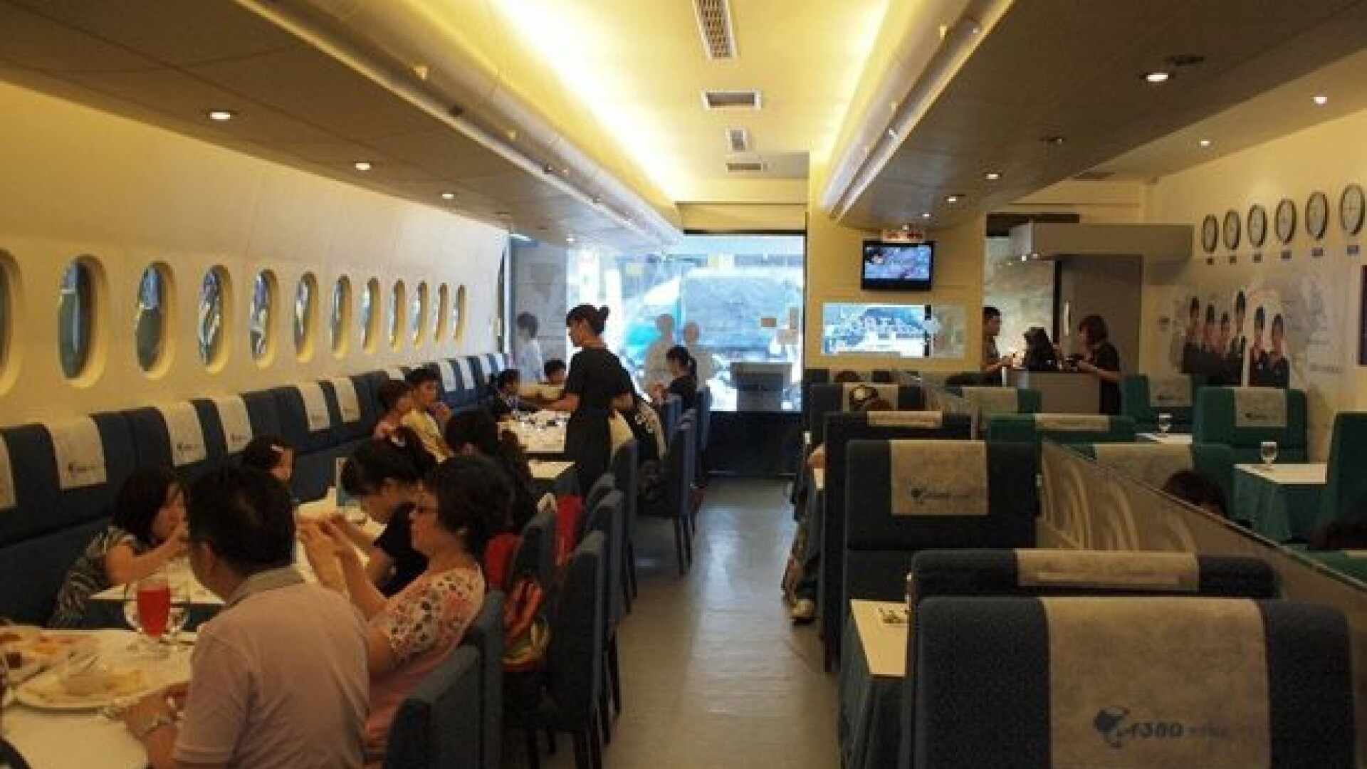 Avioanele sunt noile restaurante de lux.Vezi cum poti manca la business class fara sa platesti bilet