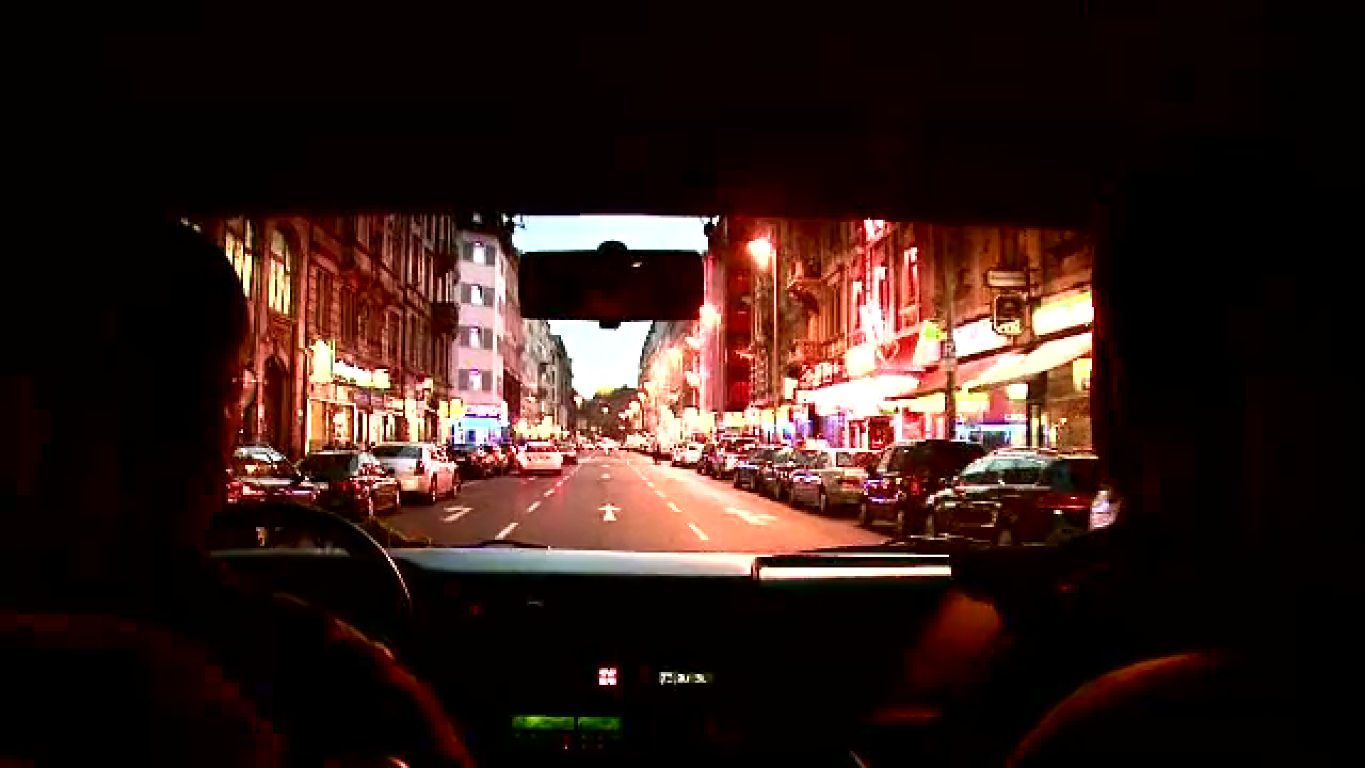 Muzica si atmosfera romaneasca in bordelurile din Frankfurt. Cat castiga pe zi cele 1000 de romance