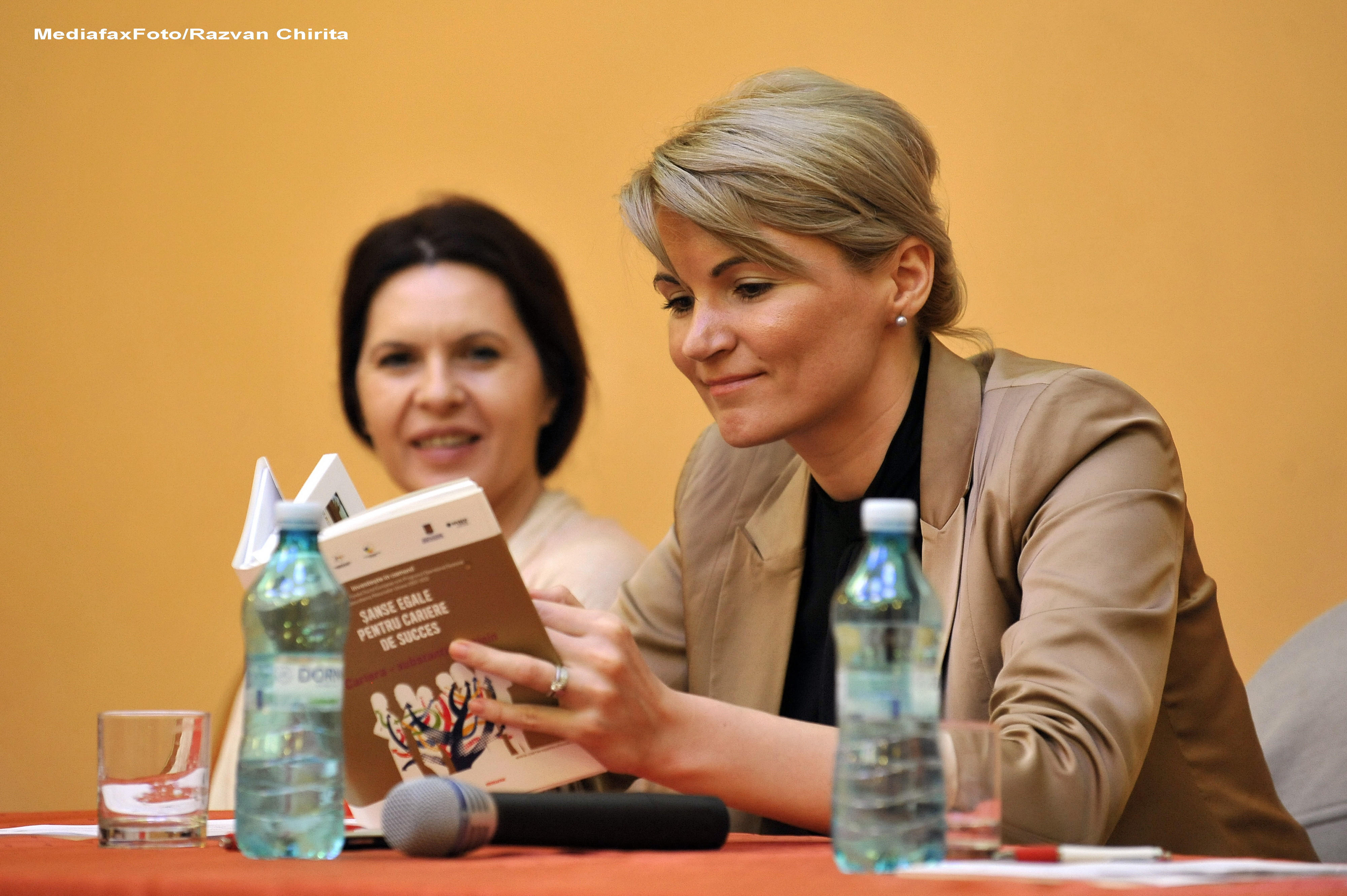 Dupa ce a fost acuzata de plagiat, Andreea Paul a depus cerere de verificare a doctoratului