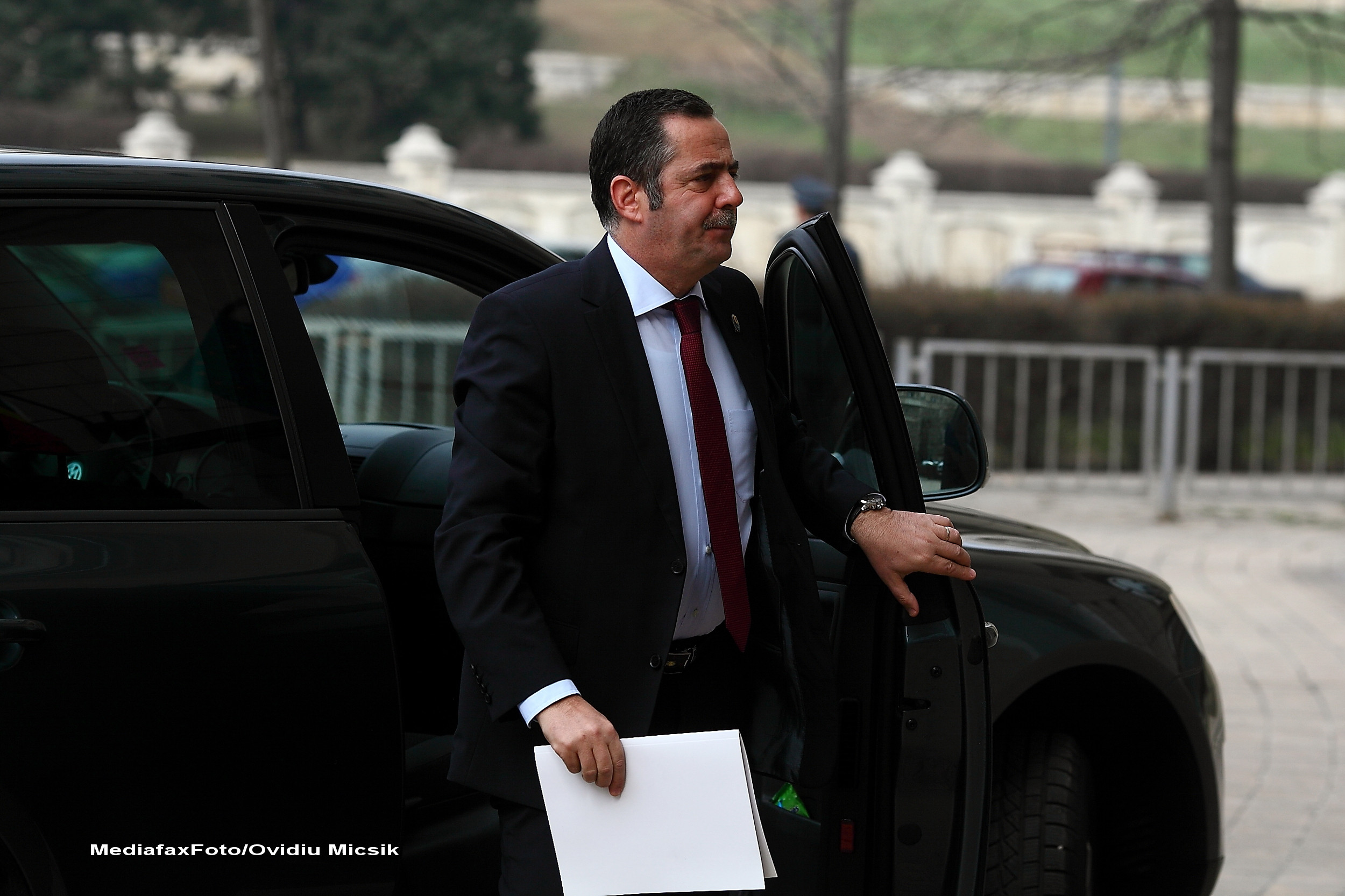 Cezar Preda califica drept "fantasmagorie" propunerea privind demisia premierului si a presedintelui