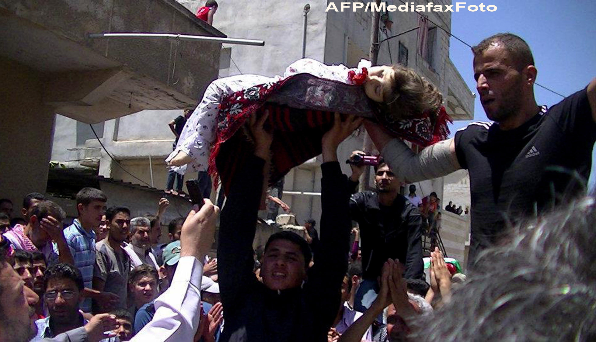 ATENTIE, IMAGINI SOCANTE. O bomba explodeaza chiar in timpul unei inmormantari in Siria