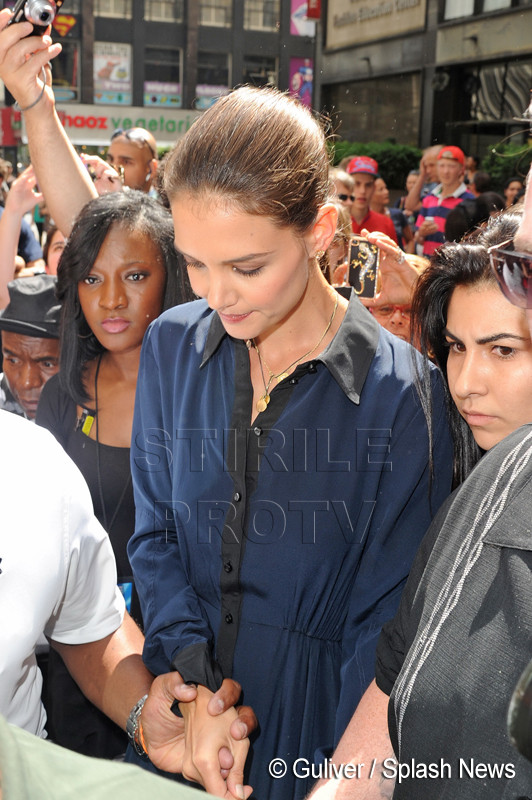 Katie Holmes, in public, asa cum n-a indraznit niciodata in timpul casatoriei cu Tom Cruise. FOTO