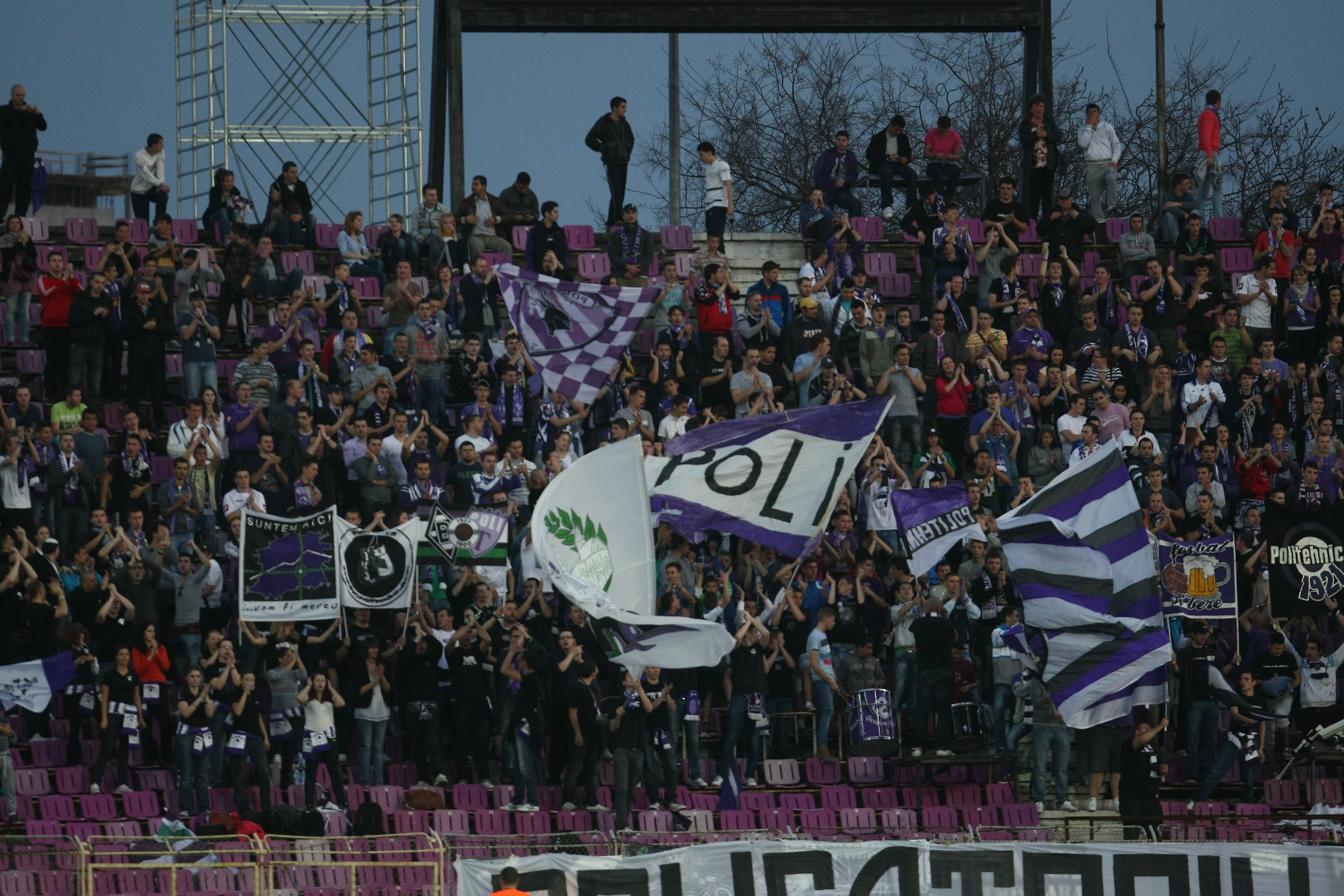 Timisoara, da. Poli, nu! Ce compromis fac polistii pentru a vedea fotbal pe „Dan Paltinisanu”