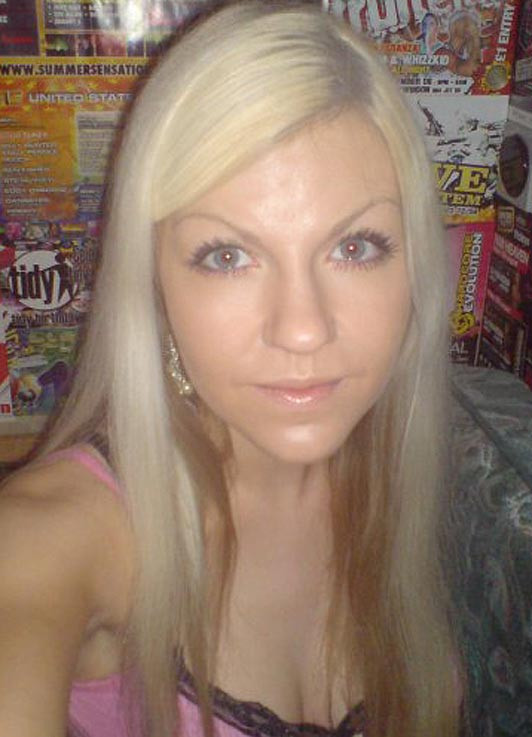 Inconstienta acestei blonde ar fi putut distruge viata a mii de femei