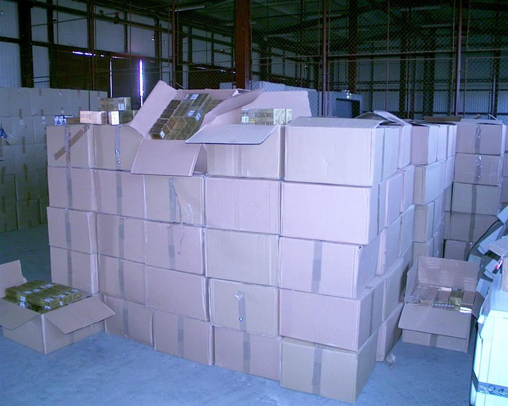 Descinderi in Arad si Curtici pentru destructurarea unei retele de contrabandisti de tigari