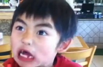 GENIAL! Ce i s-a intamplat acestui pusti de a avut aceasta reactie