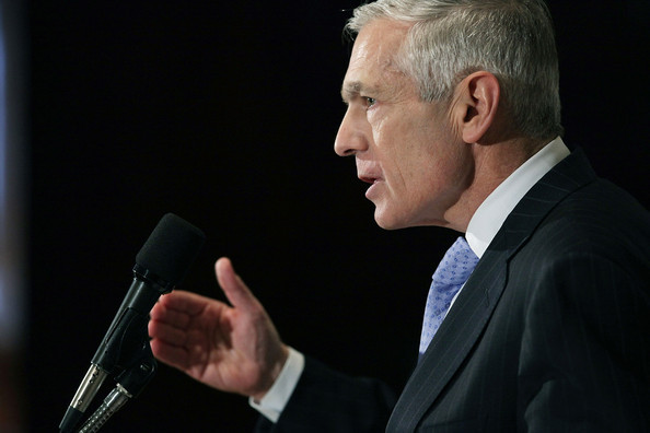 Ponta, consiliat de generalul american Wesley Clark pe probleme de economie si securitate