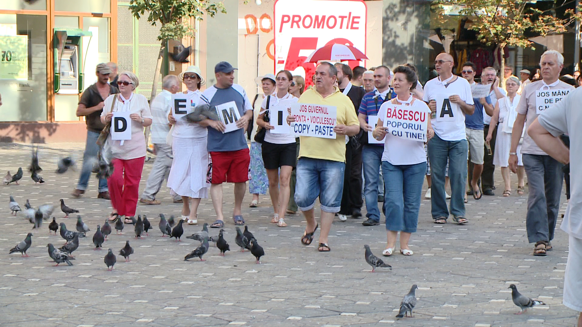Protest anti USL la Timisoara. Sustinatorii presedintelui,la un pas sa se incaiere cu revolutionarii