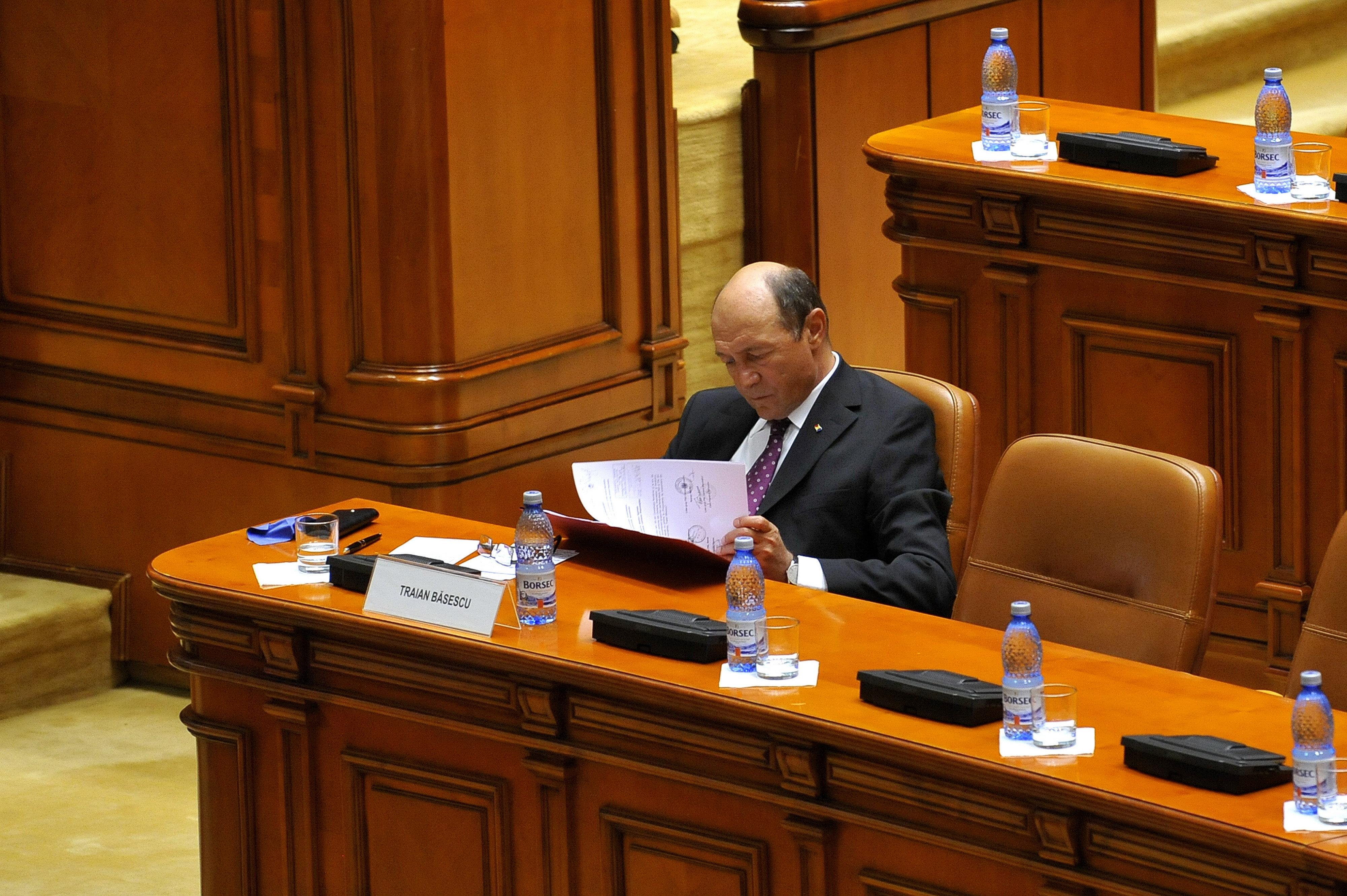 TRAIAN BASESCU, SUSPENDAT