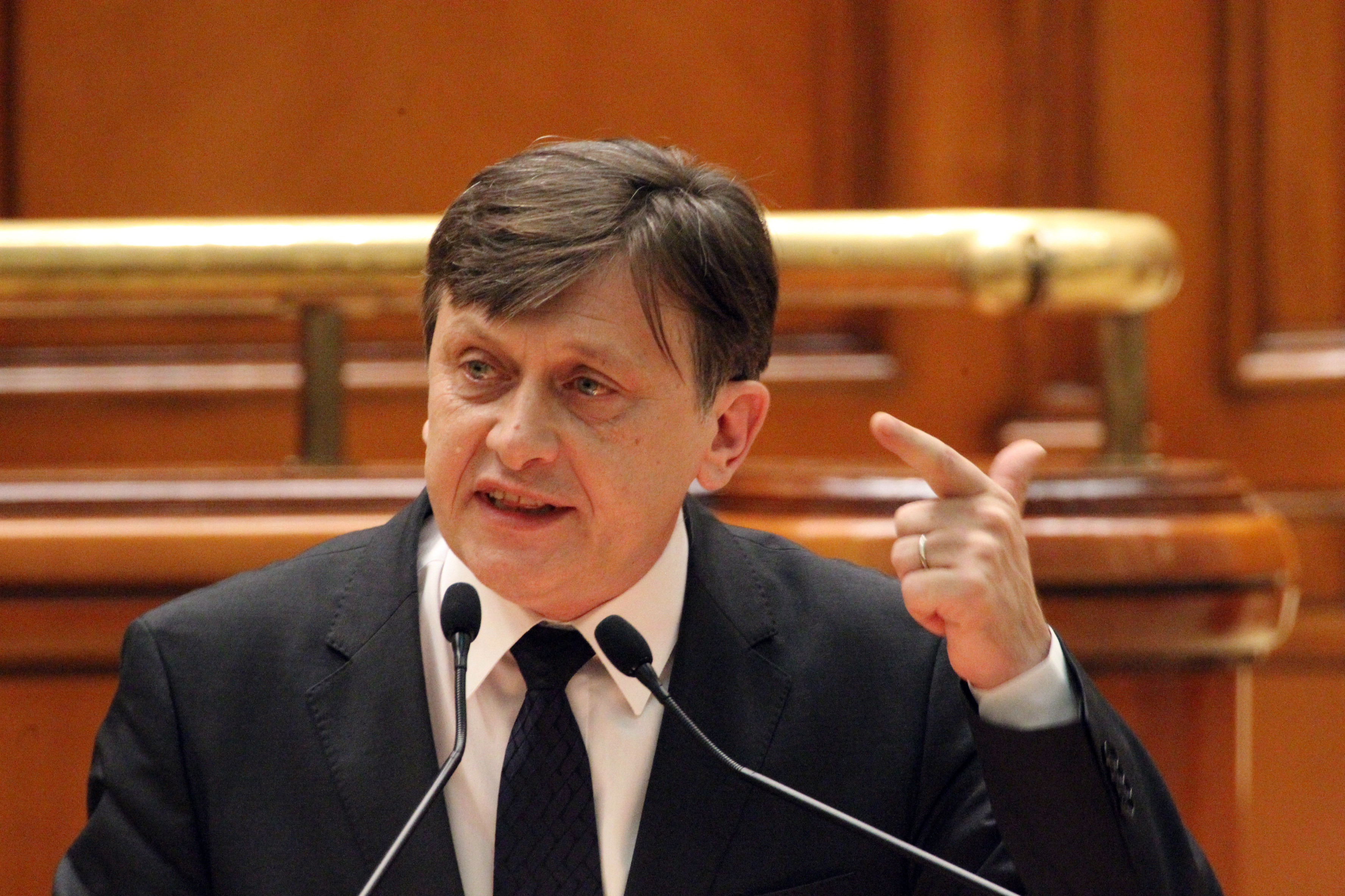 PORTRET. Crin Antonescu, cel mai tanar presedinte al Romaniei din istoria post-decembrista