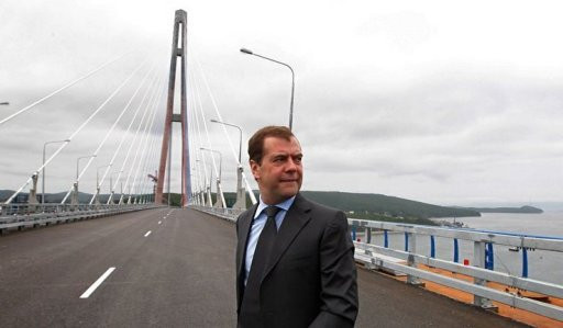 Record la Vladivostok.Rusii au construit cel mai lung pod suspendat cu cabluri din lume GALERIE FOTO