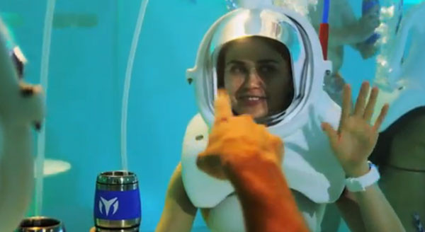 VIDEO: Asa arata primul club subacvatic din lume