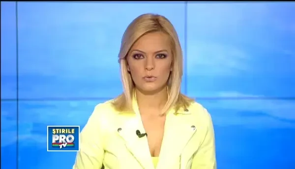 Furtuna la Oradea. Rafalele de vant au doborat la pamant copacii si au distrus mai multe masini