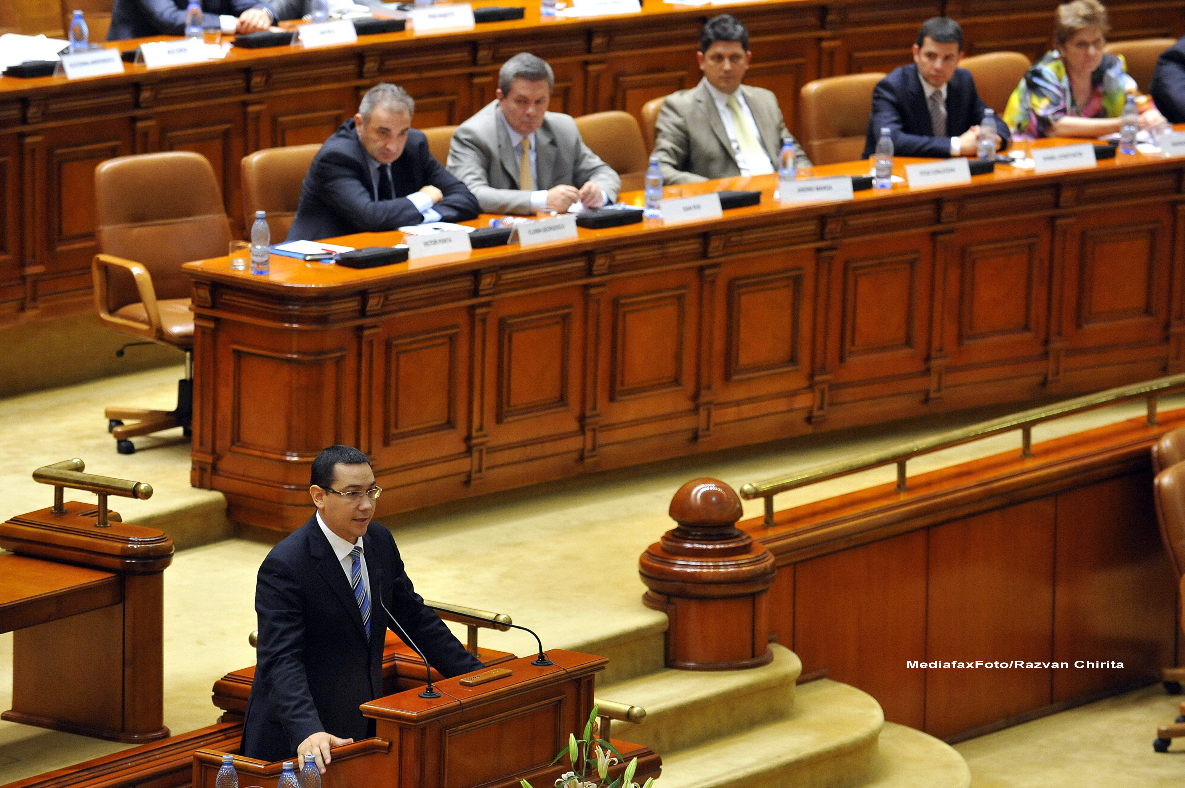 Ponta propune Parlamentului o sesiune in care sa coreleze legile privind referendumul cu decizia CCR