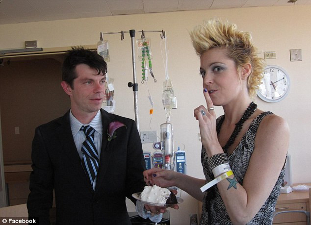 Hollie Stevens cu sotul ei