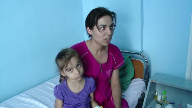 Viata unei fetite de 6 ani, salvata cu ajutorul unui transplant. Mama i-a dat 65% din rinichi