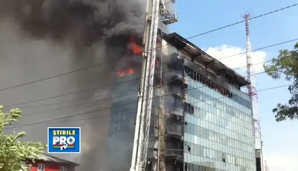 Incendiu puternic la o cladire de birouri din cartierul bucurestean Militari