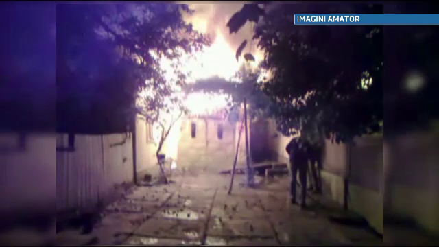 O femeie din Suceava si-a riscat viata pentru a-si salva averea dintr-un incendiu devastator