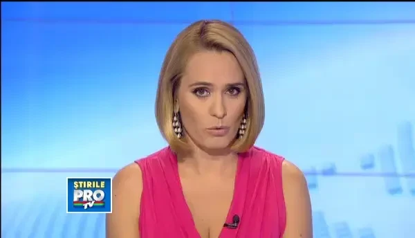 O femeie din Suceava si-a riscat viata pentru a-si salva averea dintr-un incendiu devastator