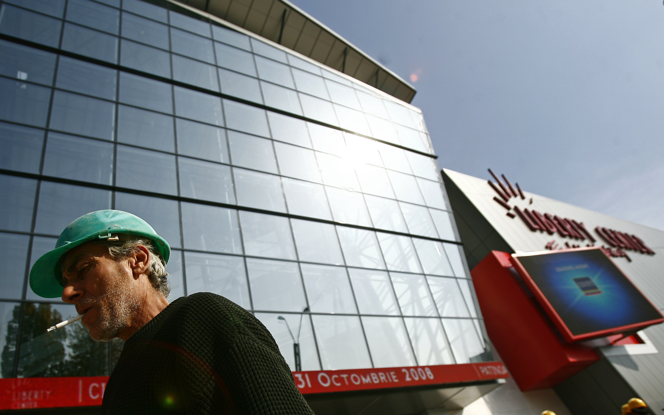 Executarea silita a unui mall din Capitala. Liberty Center, scos la vanzare pentru 60 de mil de euro