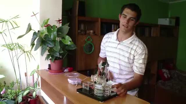 Povestea lui Mihai, olimpic, cu un robot aplaudat la concursuri, dar fara nota de trecere la BAC