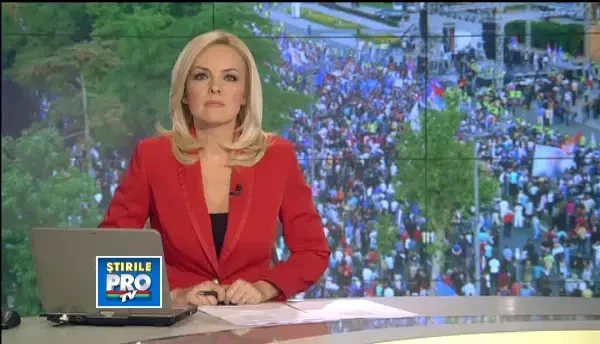 Referendum 2012. Basescu a aprins flacara democratiei la Cluj. Scandari impotriva lui la Bucuresti