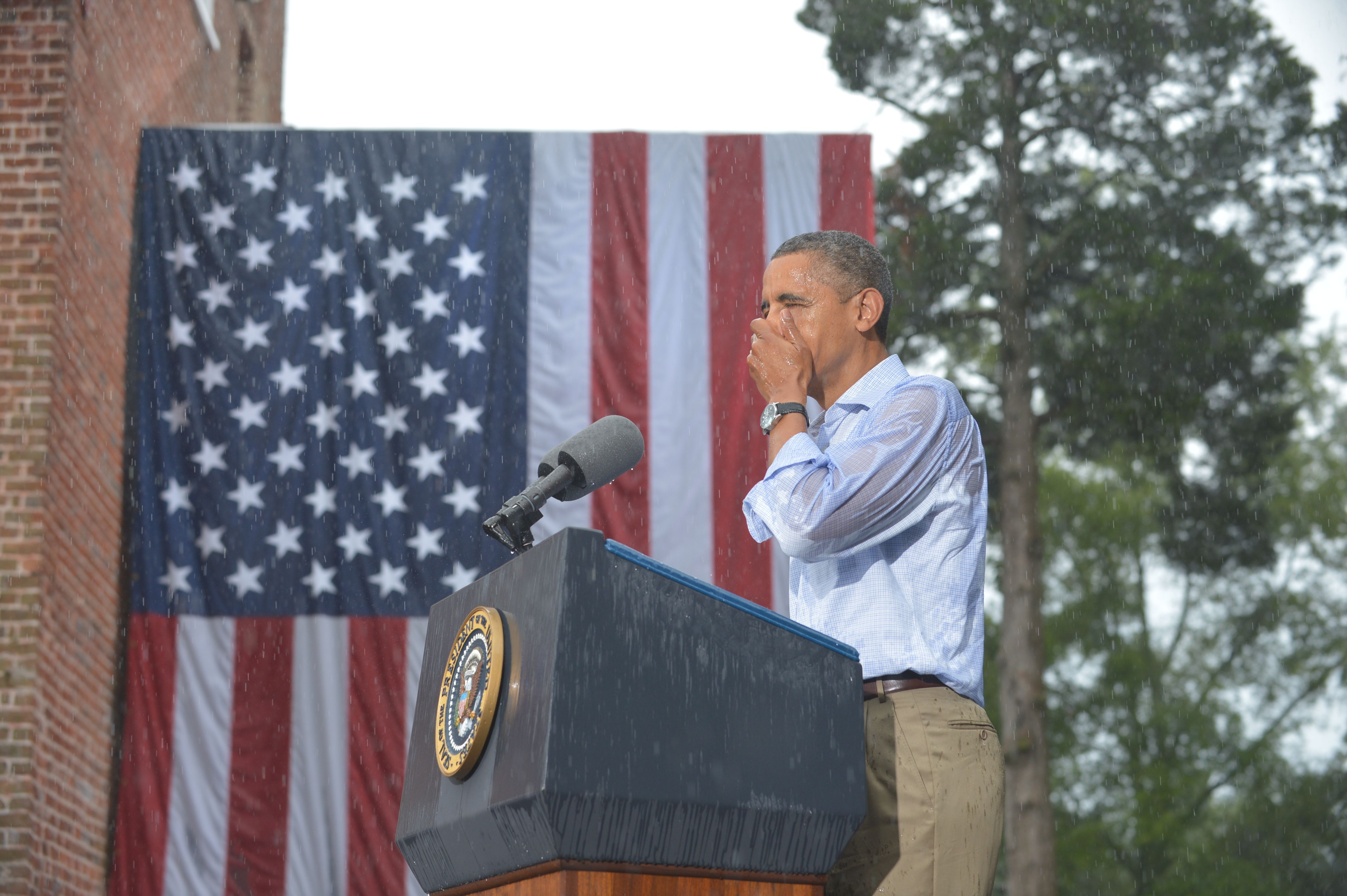 Rebelii sirieni: Bashar al-Assad muta armele chimice la frontiera. Obama: "Ar fi o EROARE tragica"