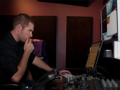 Vedeta din plictiseala. Povestea DJ-ului care a ajuns un om de afaceri de succes. VIDEO