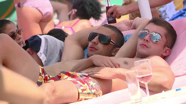 Cum au petrecut si cat au cheltuit romanii pe litoral, in cel mai aglomerat weekend din acest sezon