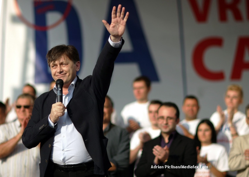 Antonescu: Basescu si oamenii sai ameninta cu Europa, pentru ca nu mai au credibilitate