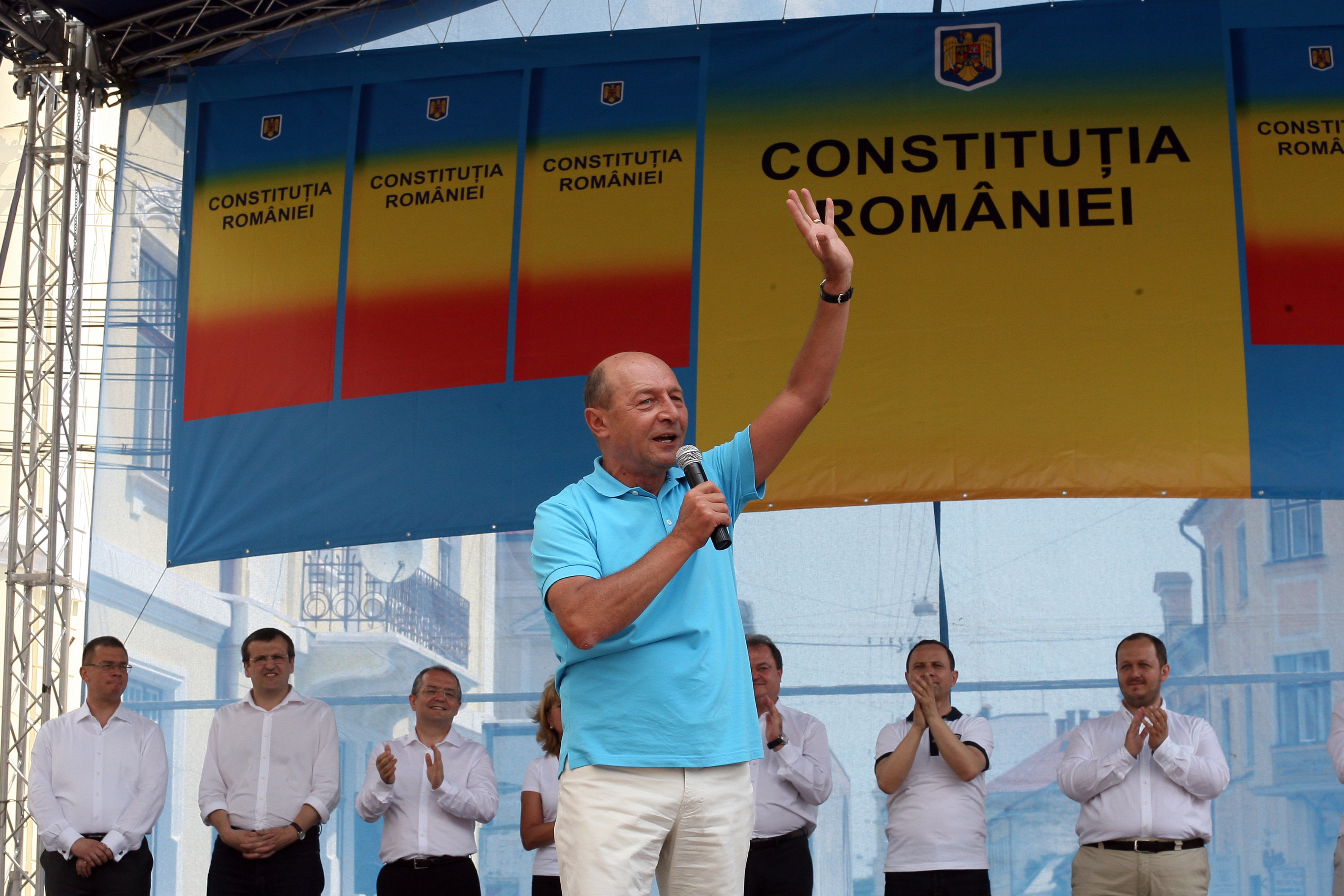 Basescu:Particip la miting la Iasi daca se respecta masurile de siguranta. Poate o punem de o bataie