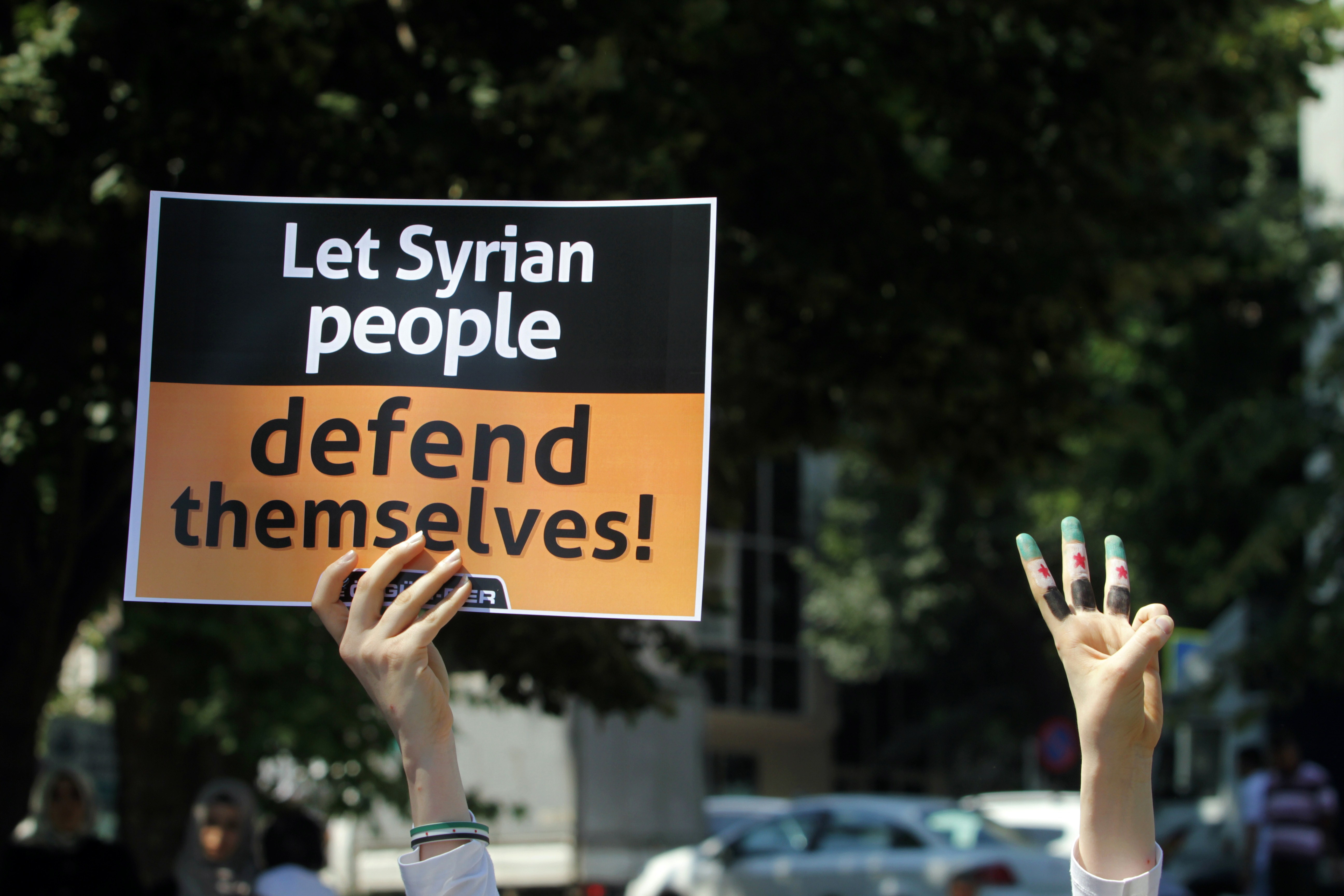 Un fost ambasador sirian in Irak anunta: "Bashar al-Assad ar putea folosi ARME CHIMICE"