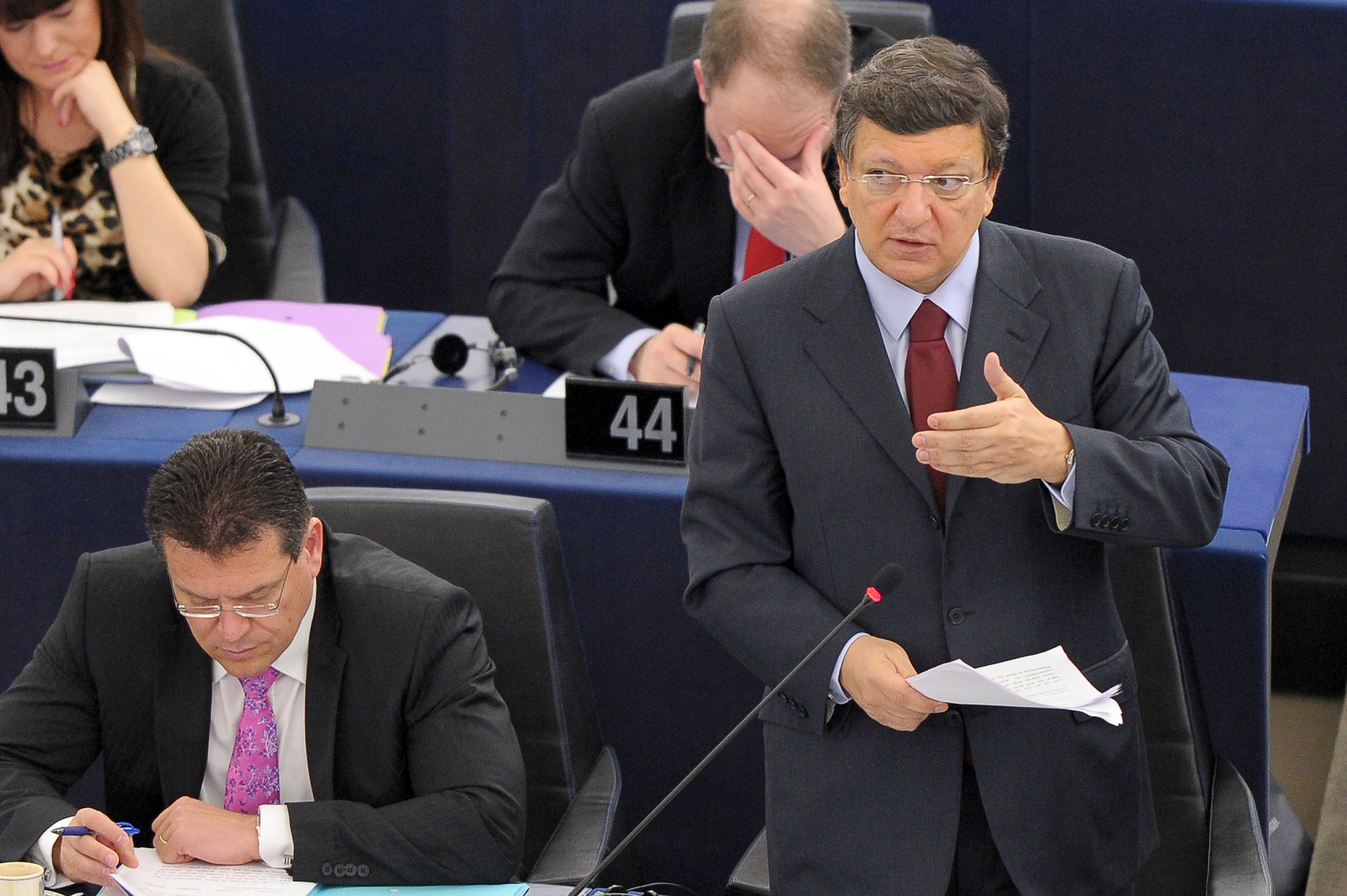 Presa: "Comisia Europeana nu poate avea incredere in Bulgaria". Romania, criticata dur in raport