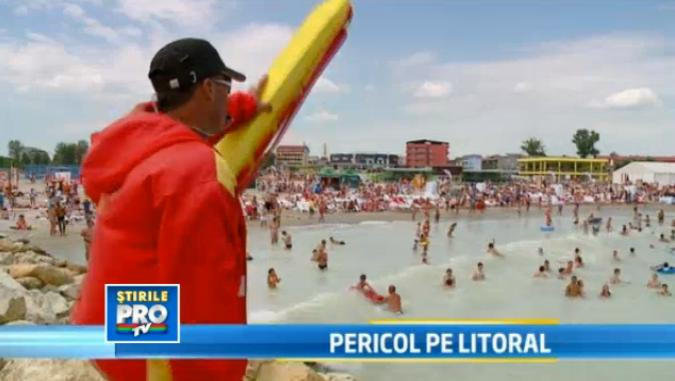 Steagul galben, arborat pe toate plajele de pe litoral din cauza valurilor periculoase