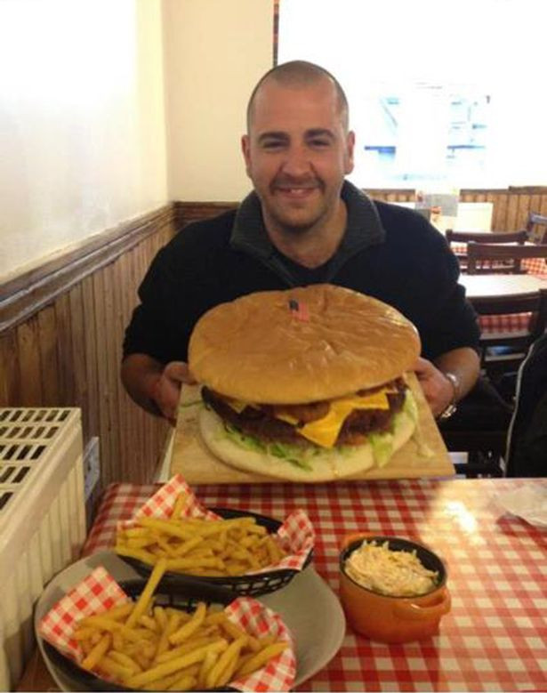 Monstrul din farfurie. Cum arata hamburgerul gigant de 1,5 kg