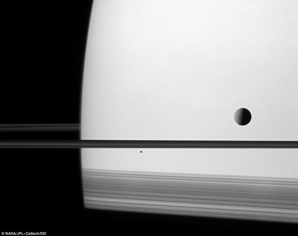 Imagini unice surprinse de proba spatiala Cassini. Misterele planetei Saturn au fost dezvaluite