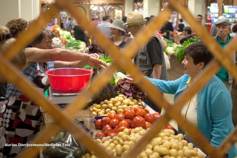 GfK: Romanii anticipeaza un avans al veniturilor, iar dorinta de a face cheltuieli majore a crescut