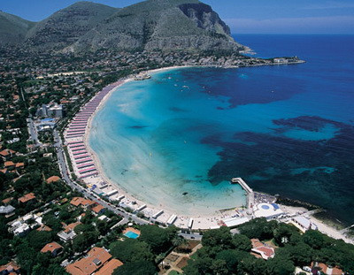 Criza economica a facut ce nu a reusit politia antimafie. Interlopii sicilieni ar putea fi nevoiti sa se "angajeze"