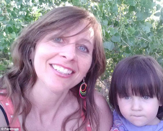 Cu cine a facut femeia acest copil. Dupa ce a postat pe Facebook fotografia a fost arestata