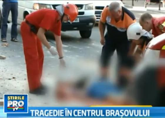 O femeie a murit dupa ce a fost lovita de o bucata de tencuiala in Brasov. Sotul ei, grav ranit
