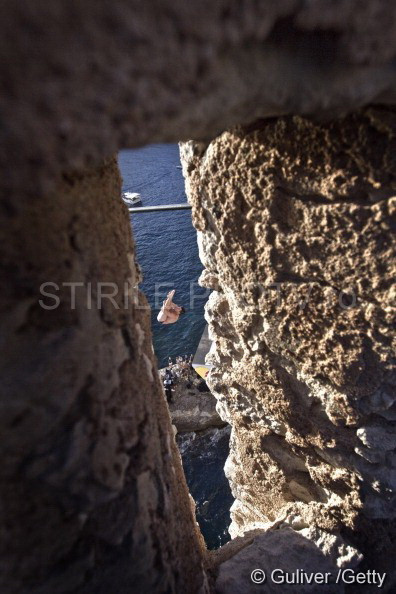Imaginile care iti taie rasuflarea. Unde se termina saritura acestui tanar. GALERIE FOTO