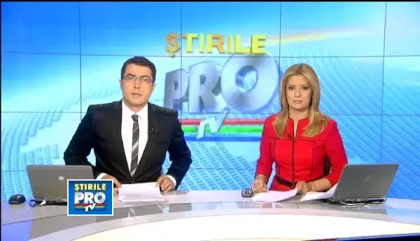 Spectacol aerian la Baneasa. 100 de avioane au uimit spectatorii cu acrobatii uluitoare