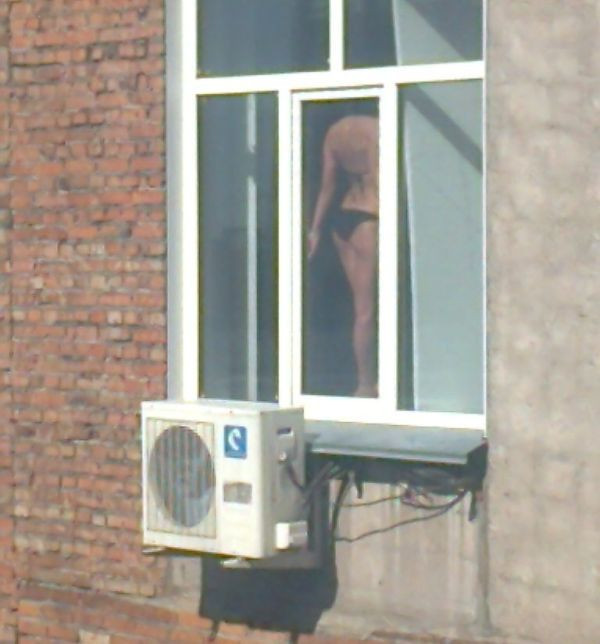 De ce sa nu faci niciodata plaja la geamul dormitorului. Ce a patit aceasta fata