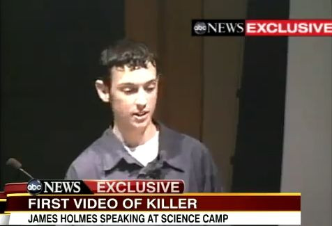 Primele imagini cu tanarul care a ucis 12 persoane in cinematograful din Colorado. VIDEO