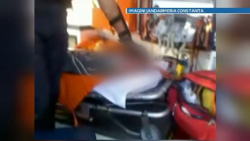 Scandal urias in statiunea Vama Veche. S-a aruncat de la mansarda pe o masina aflata in parcare