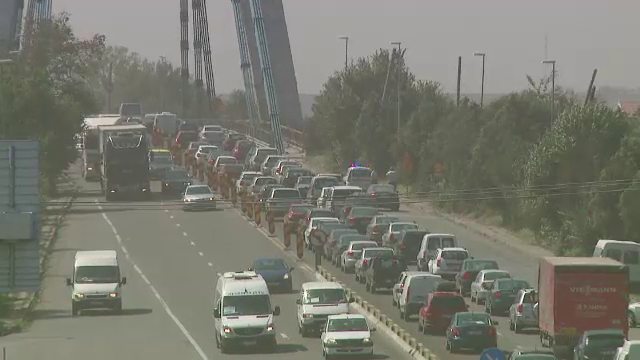 Calvarul soferilor care au calatorit duminica noapte pe Autostrada Soarelui: ambuteiaj de 15 km