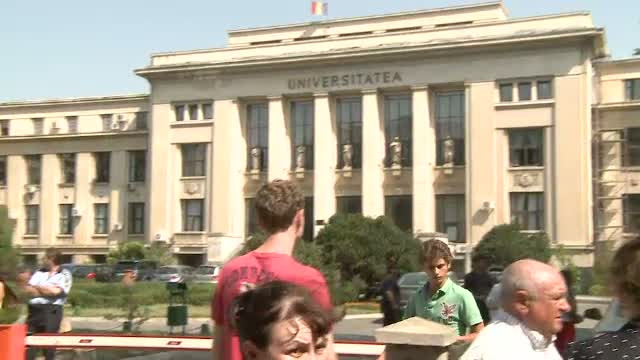 "A fost zdrobitor". Examen dificil la admiterea in Facultatea de Drept si Arhitectura din Capitala